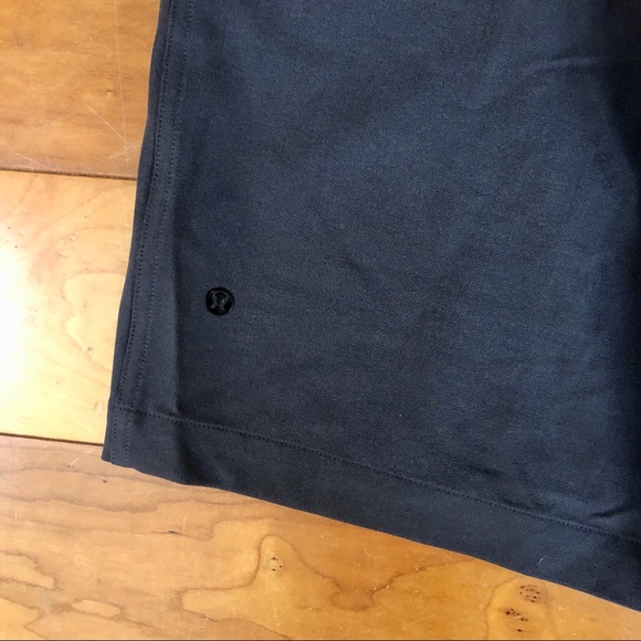 Lululemon Cadence Commute Shorts 36 - Picture 7 of 7